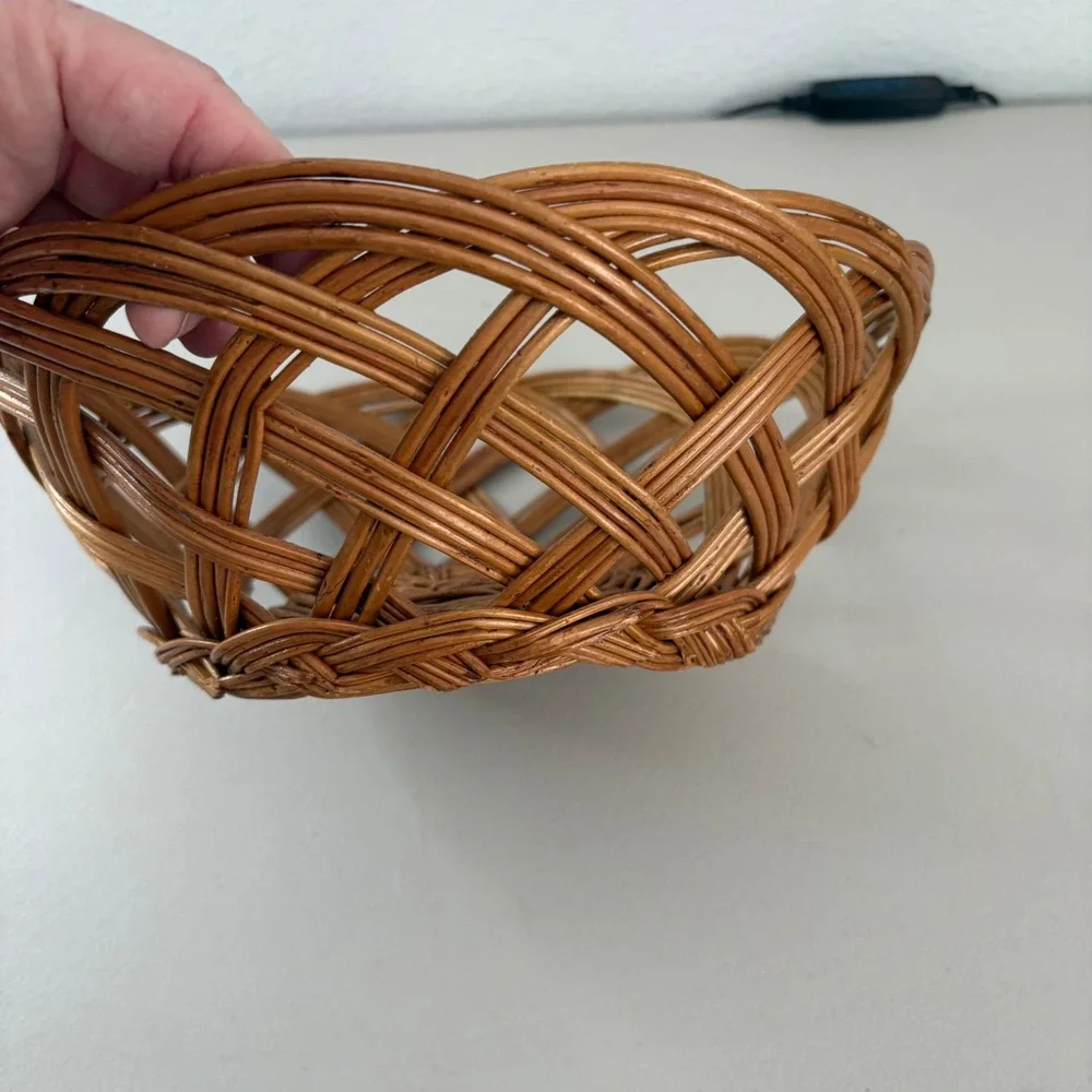 VTG Woven Wicker Lattice Basket Round Brown Open Weave Decorative Bowl 9 Inch